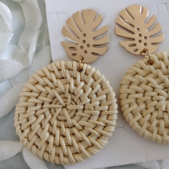 Boho rattan earrings - Picture 3 of 3